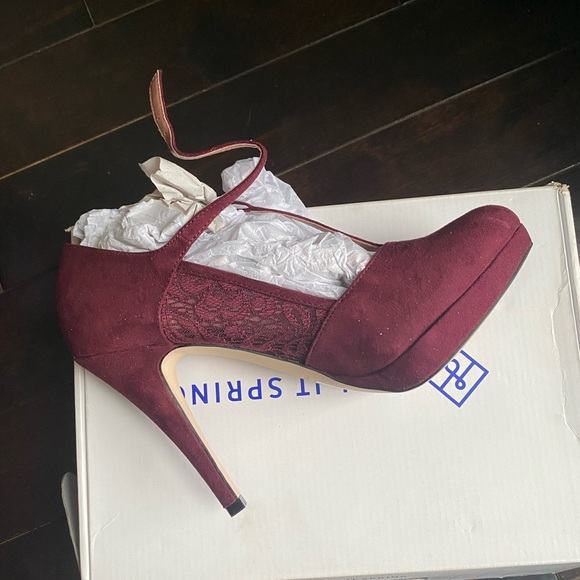 *NEW WITH BOX* Call it Spring Burgundy Heels - Picture 8 of 9